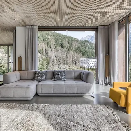 Skyfall Chalet *